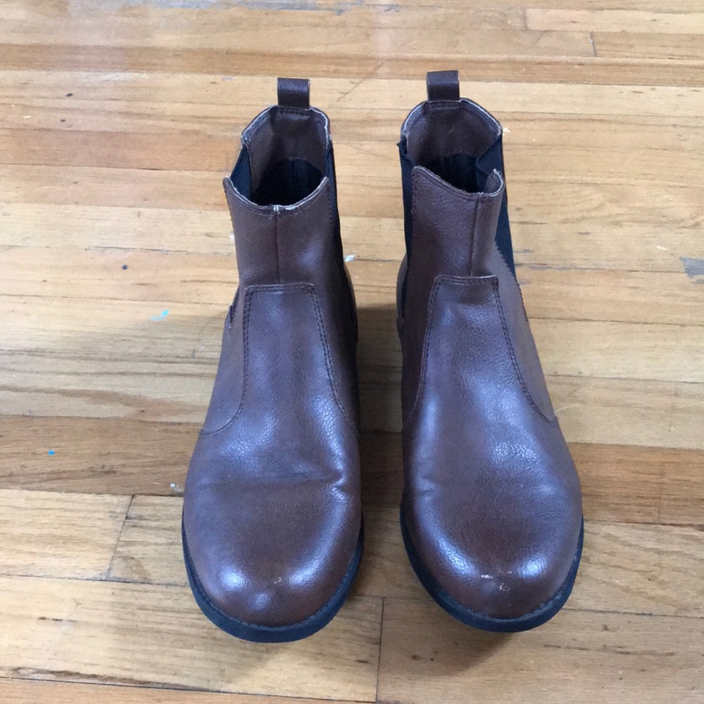 Chelsea Boots - Picture 2 of 3